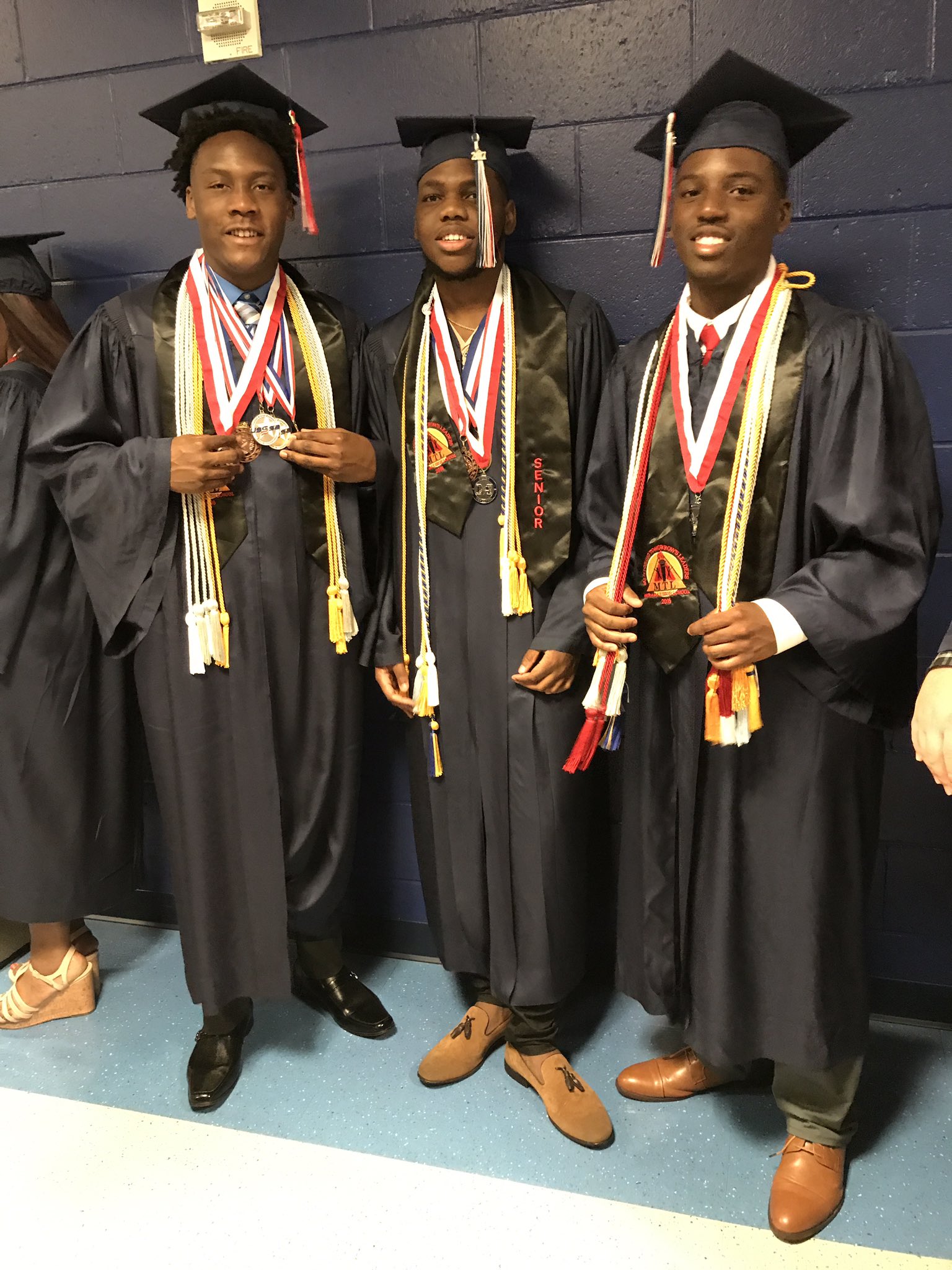 1 pic. 1200+ class absences between all of us ,we still made it tho, FIU21 USF21 FSU21 #Miramargrad https://t.co/eYC6z2oxwU