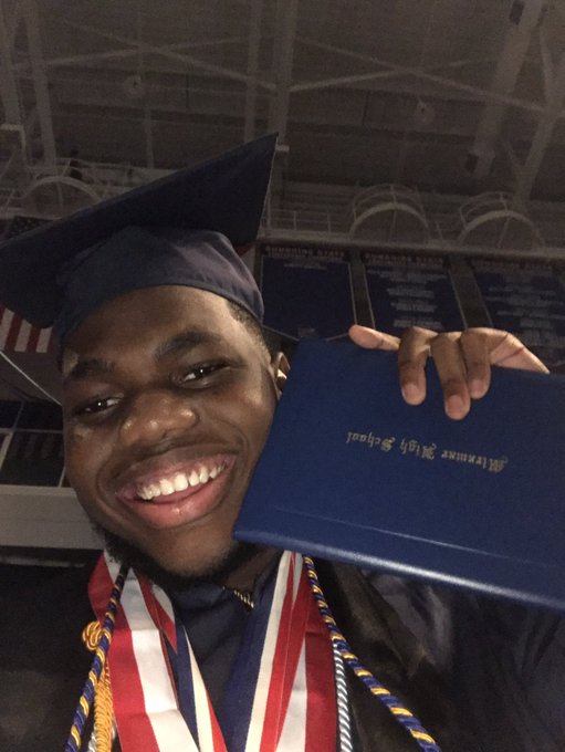TJ - 3 pic. 1200+ class absences between all of us ,we still made it tho, FIU21 USF21 FSU21 #Miramargrad https://t.co/eYC6z2oxwU