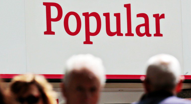 elEconomistaes's tweet photo. #ÚLTIMAHORA | Santander compra el 100% de Banco Popular por un euro https://t.co/fT6xsplJC2