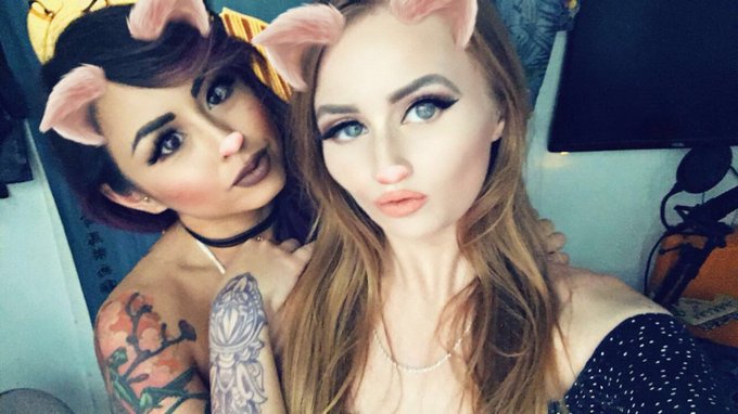 Making new #camgirl friends in the #cityofangels 🤗 This babe @itsAngelTits is chill AF 💘 https://t.c<a href="/tag/camgirl"class="tags">#camgirl</a><a href="/tag/cityofangels"class="tags">#cityofangels</a>