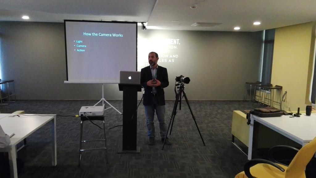 nic_islamabad's tweet photo. Aamer Ghani, commercial pilot leading a session on Photography 101 with the startups at NIC.
#BasicsOfPhotography https://t.co/itsorIRmac
