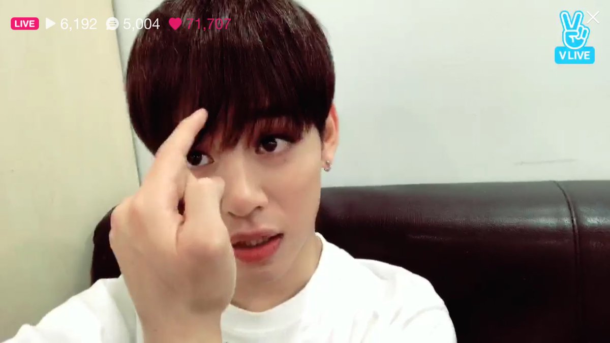BabyOne1OO4's tweet photo. @BAP_Daehyun 생방송 화이팅🙌💕 https://t.co/TNtV2AAnfD
