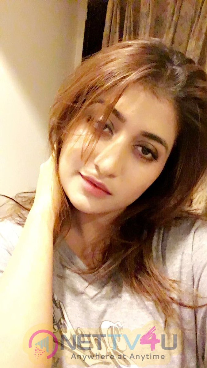 Nettv4uTamil's tweet photo. Actress Anisha Singh Latest Pics
https://t.co/iLzZwsaEK3
#AnishaSingh https://t.co/R0zvYNYJ1w