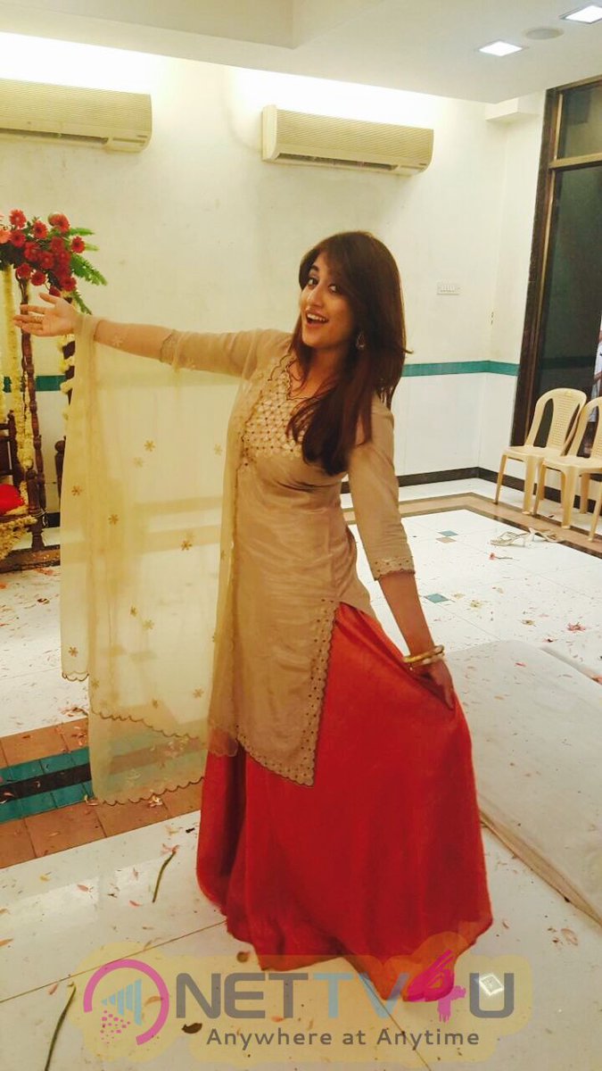 Nettv4uTamil's tweet photo. Actress Anisha Singh Latest Pics
https://t.co/iLzZwsaEK3
#AnishaSingh https://t.co/R0zvYNYJ1w