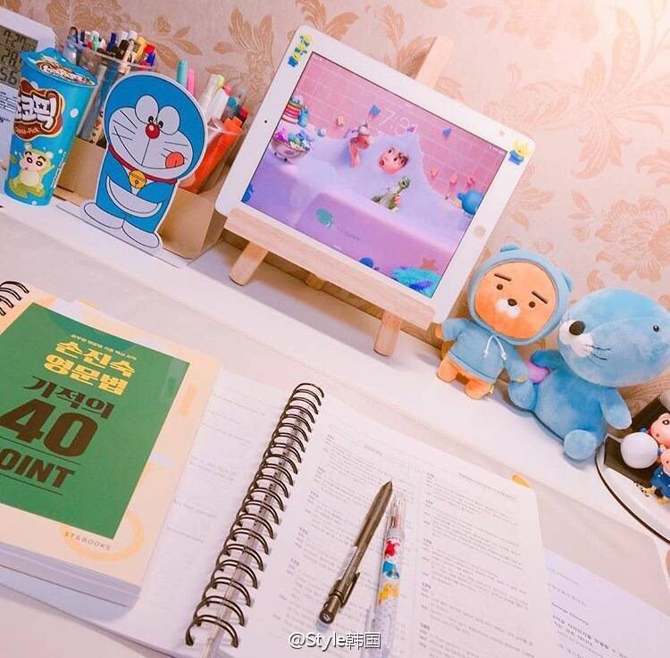 韓国トレンド 可愛すぎる韓国学生の勉強机 通信教材はよく利用するらしいし 最近の子はipadとかが必須なのかも