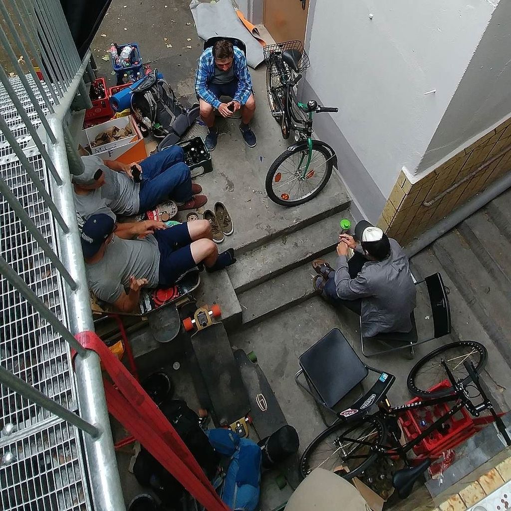 JustinReadings's tweet photo. In Germany hanging out with the boys behind @asphaltinstrumente @alexdehmelition #downhill #germany #beersandboys … https://t.co/kwIByZ4SXI https://t.co/JFLnZamTyK