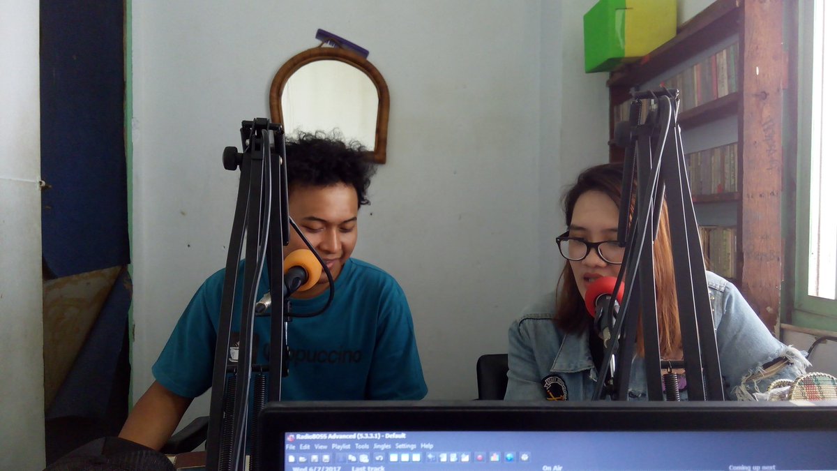 Siang ini teksavers bakal ditemenin sama mas rey &amp; jossea di Time line kali ini. Yuk stay tune di 106.4fm kita tunggu teksavers! #Timeline