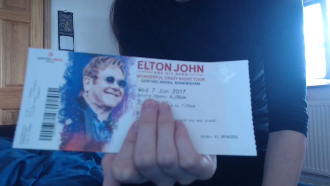 treated myself to little night out tonight x https://t.co/LomaPR7aHs