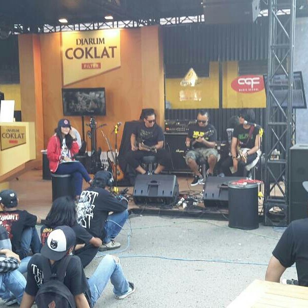 InfoMusic.SRG (@infomusicsrg) on Twitter photo Foto Terkini @DjarumCoklat #DCDCSNOTR2017 Stadion Maulana Yusuf Serang w/ <a href="/burgerkill/">Burgerkill Official</a> <a href="/ROSEMARYsk8punk/">ROSEMARY SKATEPUNK</a> <a href="/eddiebrokoli/">edi zakaria</a> <a href="/ipanglazuardi/">ipanglazuardi</a> Foto Terkini @DjarumCoklat #DCDCSNOTR2017 Stadion Maulana Yusuf Serang w/ <a href="/burgerkill/">Burgerkill Official</a> <a href="/ROSEMARYsk8punk/">ROSEMARY SKATEPUNK</a> <a href="/eddiebrokoli/">edi zakaria</a> <a href="/ipanglazuardi/">ipanglazuardi</a>