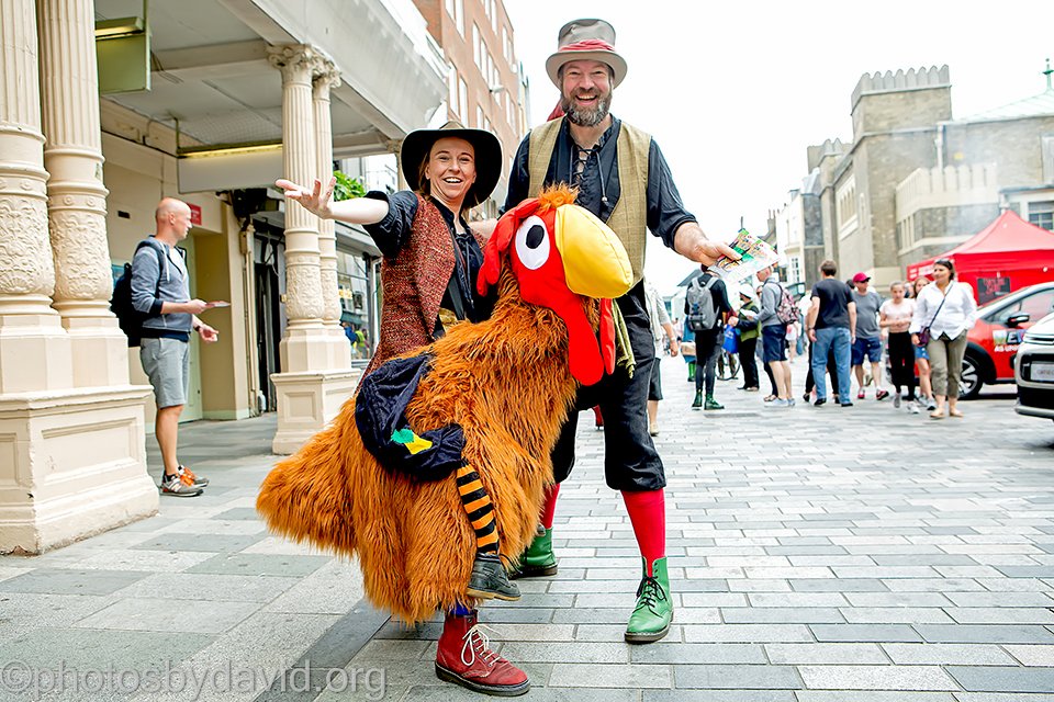 photosbydavid1's tweet image. #FringeCity @brightonfringe with @gurududu #BelezaBrighton @AvvaLaffProd &amp;amp; @HFAcrobats for @bn1magazine at facebook.com/photosbydavid1 😄😍