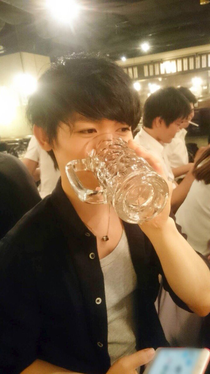 vapidcracker's tweet photo. バンドでミーティングという名の飲み会(^^)
近々、ライブやら新曲やら色々お披露目できるかも！？
ほろ酔い上機嫌なエリーをパシャり(^-^)v https://t.co/H7CqL49A2y