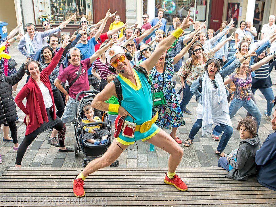 photosbydavid1's tweet image. #FringeCity @brightonfringe with @gurududu #BelezaBrighton @AvvaLaffProd &amp;amp; @HFAcrobats for @bn1magazine at facebook.com/photosbydavid1 😄😍