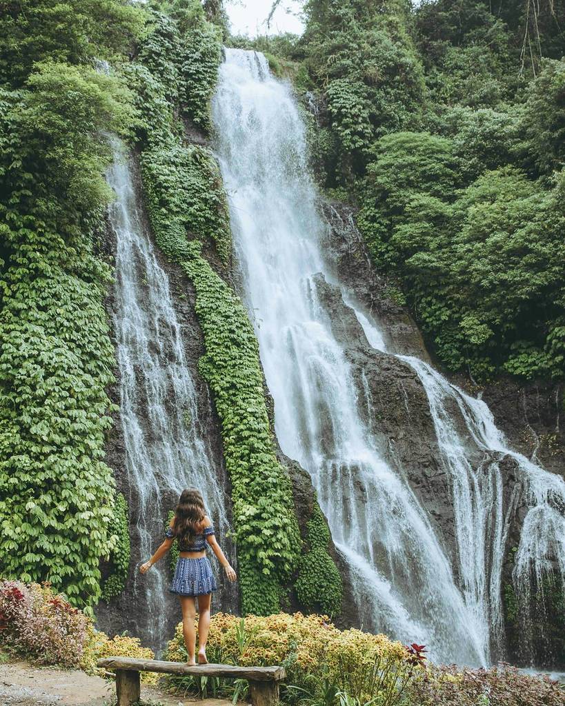 OneWorldJustGo's tweet photo. A never ending supply of waterfalls in Bali. https://t.co/goQT2YBzT1 https://t.co/0N9HHJ051e