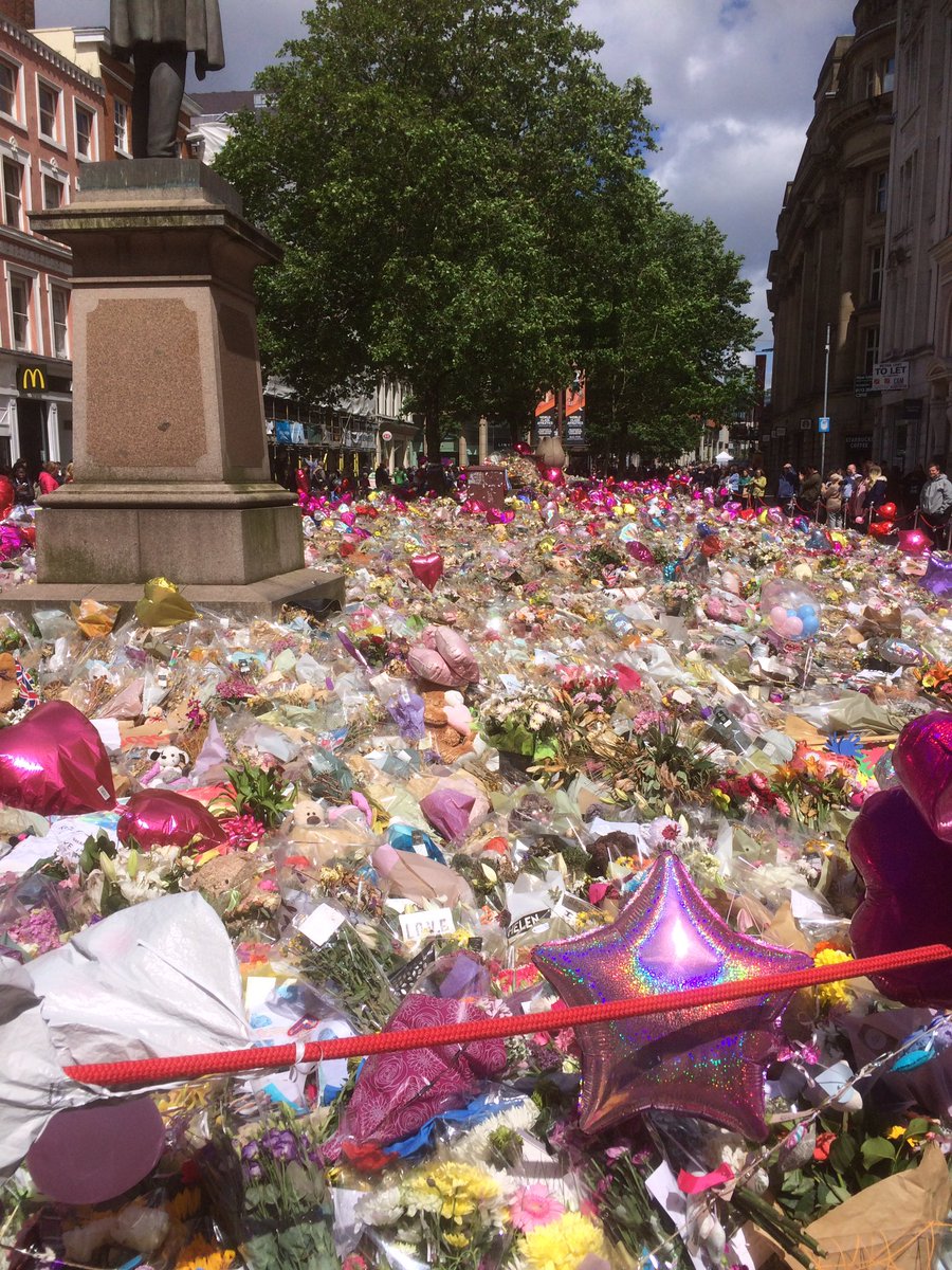indigav's tweet photo. #Manchester still remembers #ManchesterArenaAttack and our #Values https://t.co/SC39h6EwaX