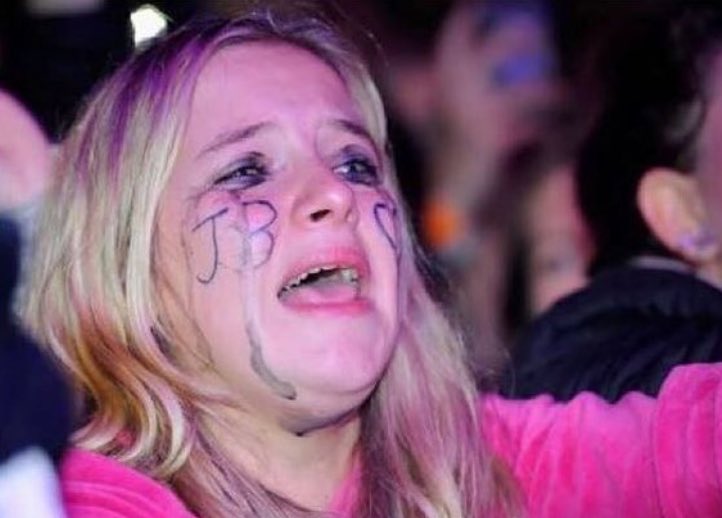 chevitaorribile's tweet photo. io 3 anni fa: "oddio odio Justin Bieber, perchè piace a tutte le ragazze? vi prego no."

io adesso: https://t.co/DZa7fKSUcn