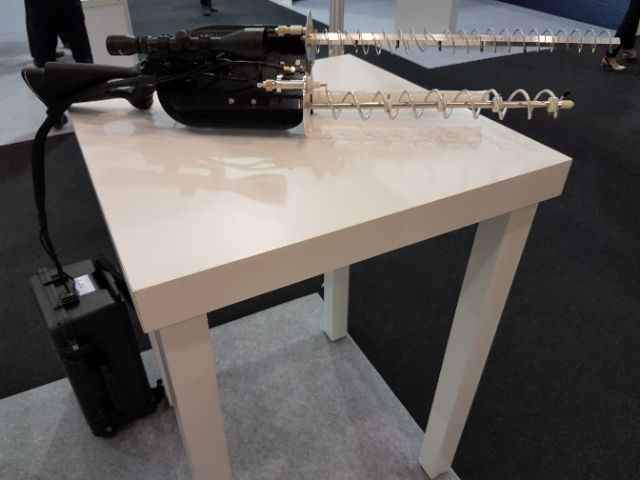 DPMHAUS1's tweet photo. #ITHPP offers a solution to microwave UAVs AT #ISDEF2017 @ISDEFExpo https://t.co/yrFyEaAQ60 #COUNTERDRONE via @AlixVal https://t.co/aDBYeY6mYs