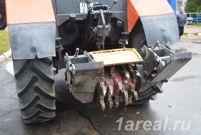 Landini tractor on road. Трактор massey ferguson. Маленький трактор для вспахивания земли купить. 8940 case ih передок. Навесное экскаваторное оборудование для трактора мтз 82.