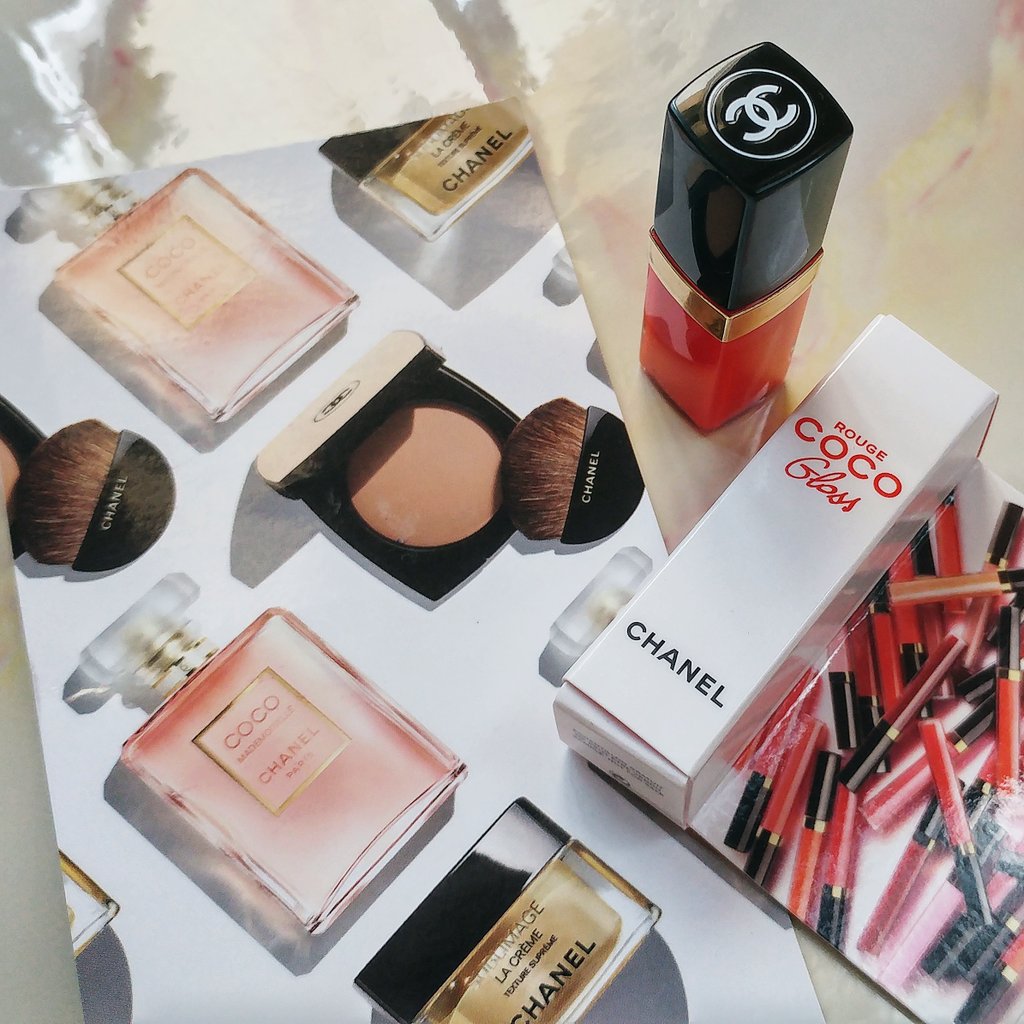 HertallyMakeup's tweet photo. Recibida la muestra de #RougeCocoGloss en el tono 752 "bitter orange" 🍊
No pegajoso, no tira al naranja, pero se filtra si no se delinea. https://t.co/o8cNT6BTJu