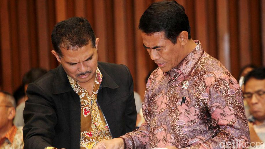 detikfinance's tweet photo. Gara-gara Singkong Impor, Mentan dan DPR Sempat Berdebat https://t.co/D3Hhqk9nMo https://t.co/NrsKrB9lea