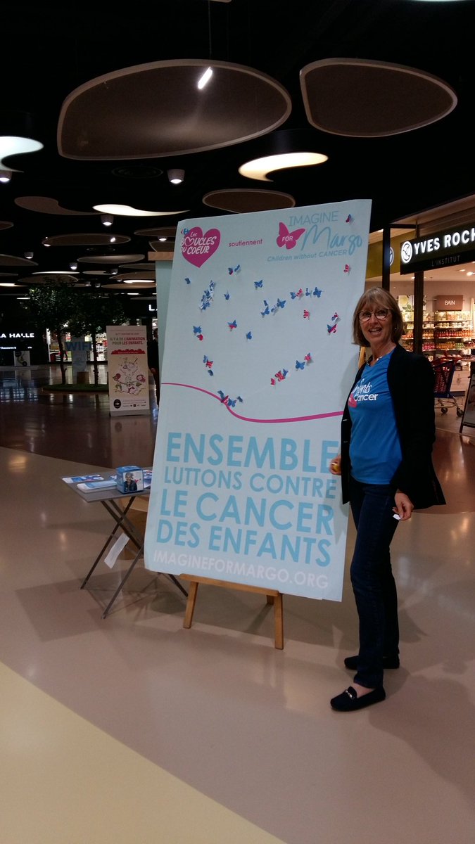 idgraph's tweet photo. Des papillons contre le cancer des enfants à @CarrefourC pour parler d'@ImagineforMargo. Venez coller un papillon symbolique et faire un don https://t.co/aylnIEDZr3