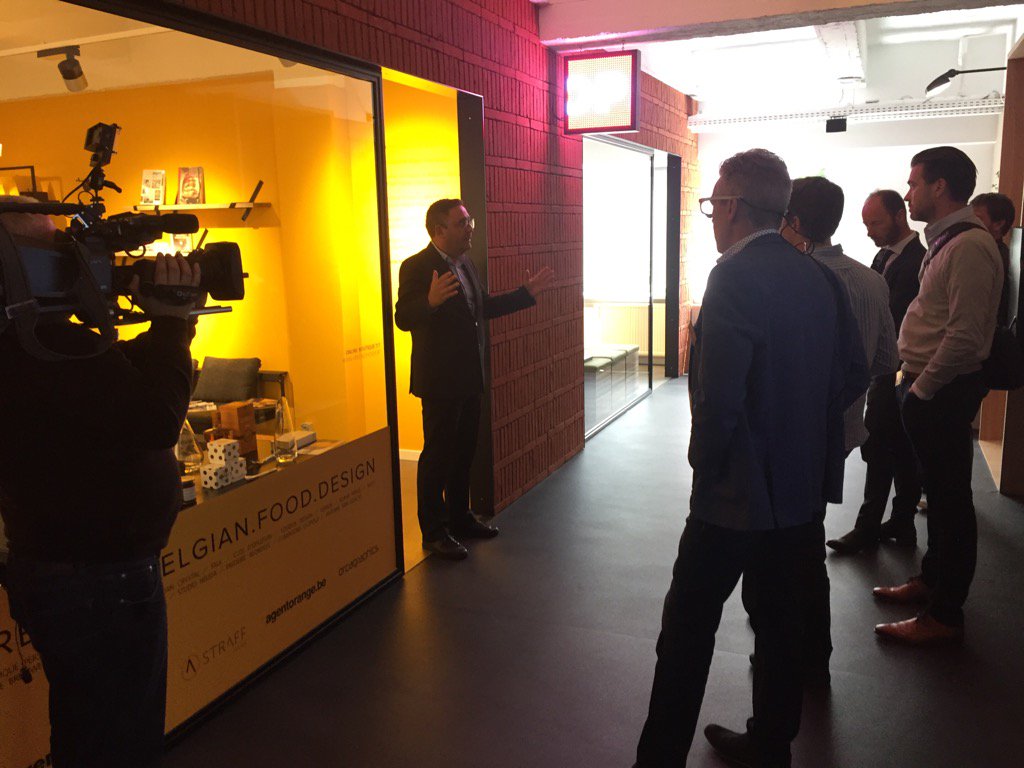 retaildetailbe's tweet photo. Onze @captainofretail Jorg Snoeck brieft de pers. #homeofretail #futureofshopping https://t.co/8q95Hlcyit