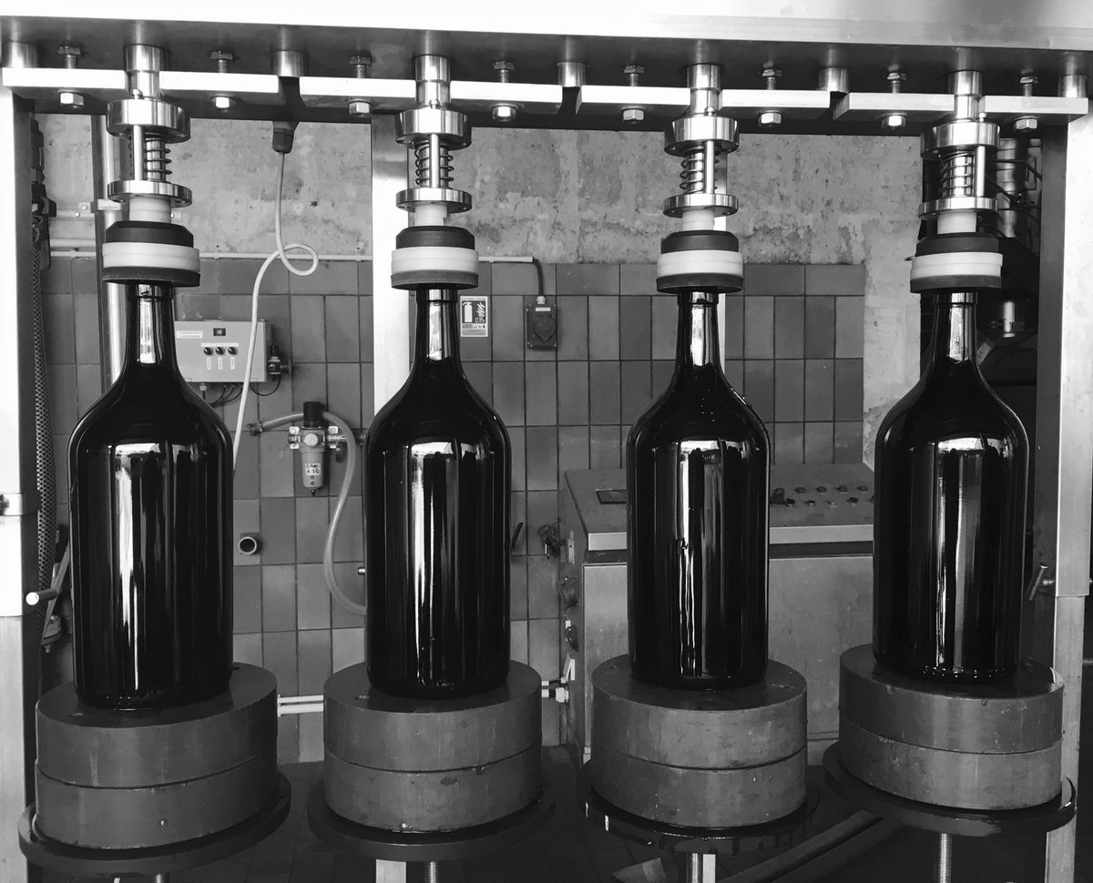 Mise de nos Impériales 2015 en cours ... Grand contenant, Grand moment #vintage2015 #grandcruclassé #grandpuyducasse #pauillac #proud