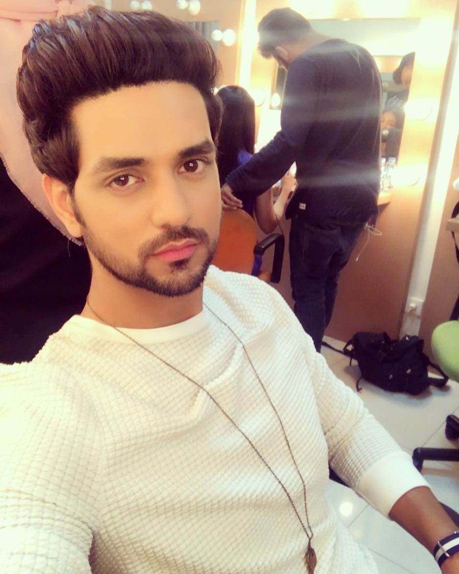 TellyTalkIndia's tweet photo. Don't you just love #ShaktiArora &amp; his selfies?! https://t.co/rtTDqCNN4A