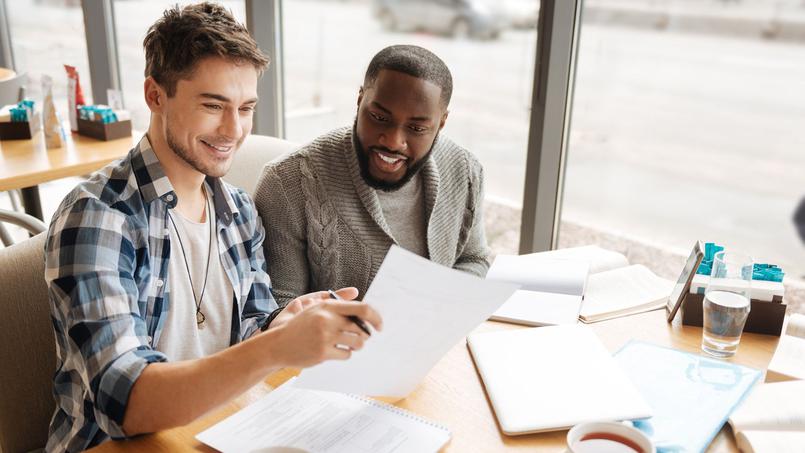 Alexenbref's tweet photo. Il sont plutôt sains ces jeunes diplômés😇 : "équilibre entre vie privée et professionnelle principale préoccupation" https://t.co/fS2DmIJrJl https://t.co/ygIqy2uLEO