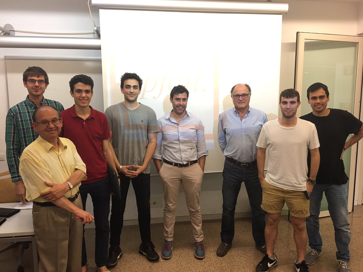 oriol_garces's tweet photo. Al #YuzzUPF @EMPRENUPF ens preparem per la recta final. Ahir SprintVI amb tutors i mentors... #leanstartup @Yuzzing https://t.co/P9ds8Iq9hQ