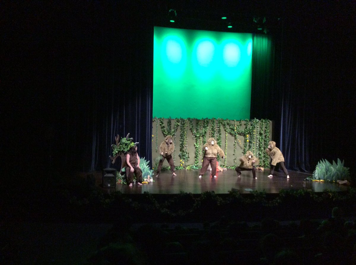 WSO_FS1's tweet photo. Duckling class thought 'the Jungle Book' show was very funny! 😂 https://t.co/AwKHPjYXK0