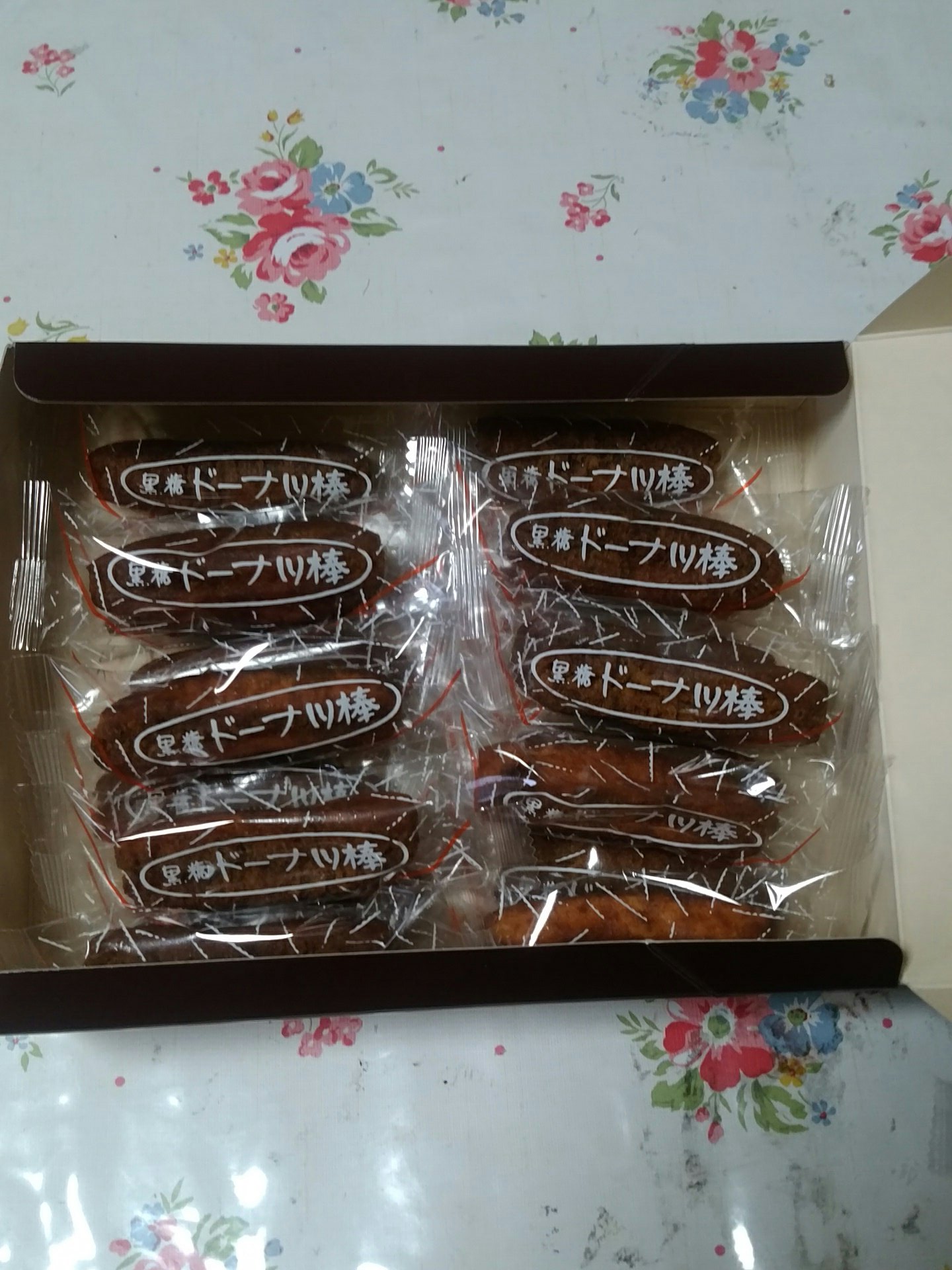 ひなチョコ 着信音 On だよ いつもの水曜日はおうちco Opが来る日 今日のお届け物は熊本市内にあるフジバンビの黒糖 ドーナツ棒 これ私としてはめっちゃ好き 美味しすぎ 一度食べるとついつい手が伸びる あぁーっ 駄目よ カロリー高いし ひなチョコ 着信音 On だよ いつもの水曜日はおうちco Opが来る日 今日のお届け物は熊本市内にあるフジバンビの黒糖 ドーナツ棒 これ私としてはめっちゃ好き 美味しすぎ 一度食べるとついつい手が伸びる あぁーっ 駄目よ カロリー高いし
