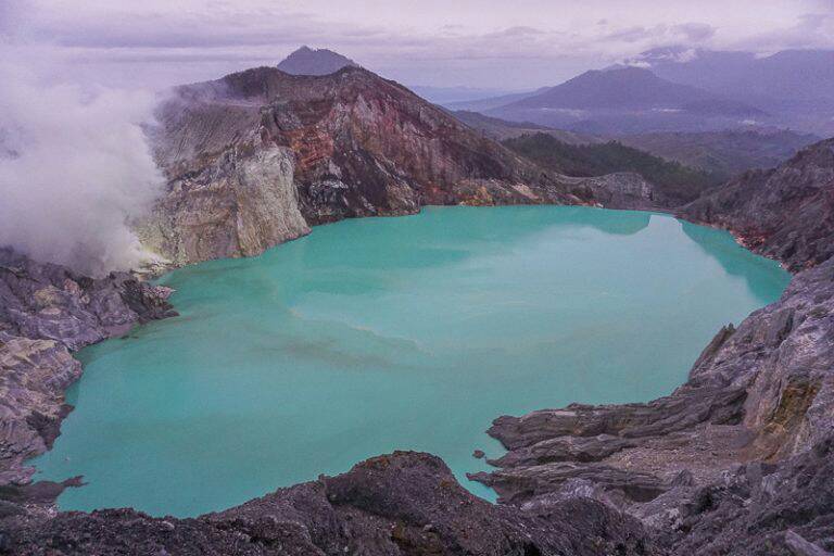 FindingBeyond's tweet image. NEW BLOG: Mount Ijen Crater Hike to See the Blue Fire & Ijen Miners bit.ly/2r4vdnc #wonderfulIndonesia #visitjava