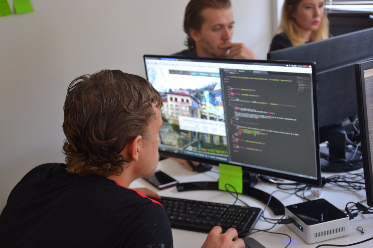 developont's tweet photo. Début de la création du site web de Develo'pont. 
#developont #simplon.co #pontenroyans https://t.co/G35m6xMzpI