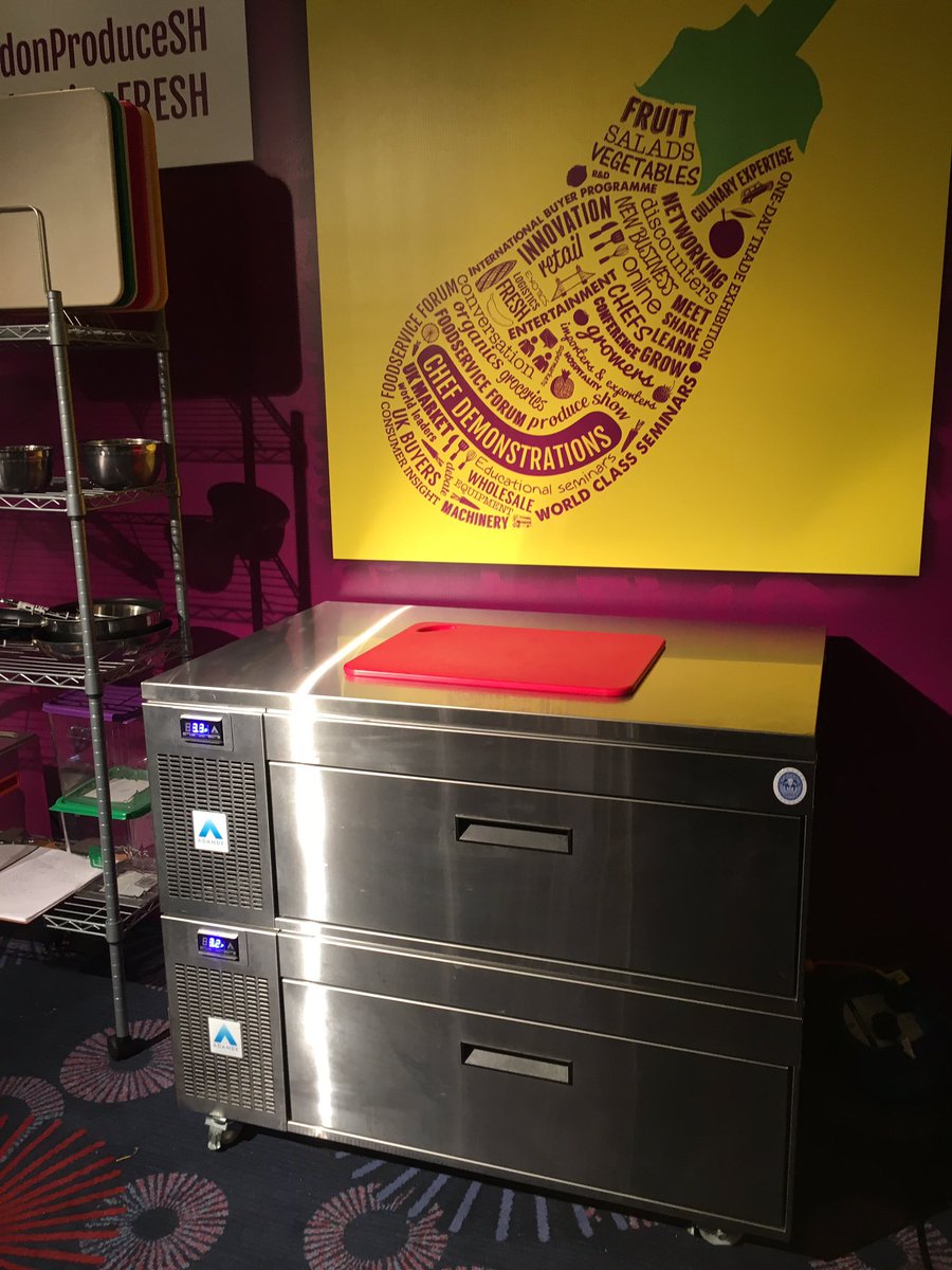 thechefsforum's tweet photo. A shiny @ChefsloveAdande #coolerbydesign double drawer unit braced for mise en place AND extra prep surface @LondonProduceSh ๐#holdthecold๐๐ https://t.co/BYBsqYn8ba