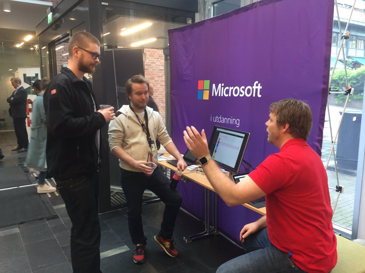 marte_moslet's tweet photo. Du finner oss pΓ₯ stand pΓ₯ #UiOA i dagππ» @Kristoffer_Th er klar for Γ₯ inspirere deg - kom innom da velπππ» #MSFTEDU #MIEExpert #Office365 https://t.co/JLvbO3RlDU