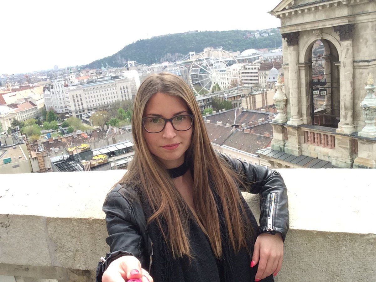 "I like walking in the city and explore new #places and #bars..." Let"s talk with her about Your favorite cities...
sonicbox.com/en/all#chat/Na…