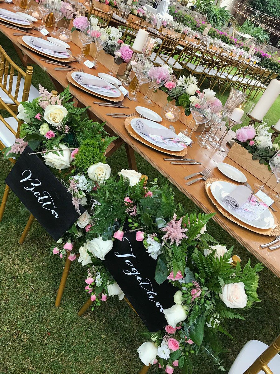 The_Federicas's tweet photo. Muy "british" todo, la #novia espectacular, los #groomsmen parecían sacados de una película... #Bodasfedericas #deco https://t.co/FlMSmE5YJ6