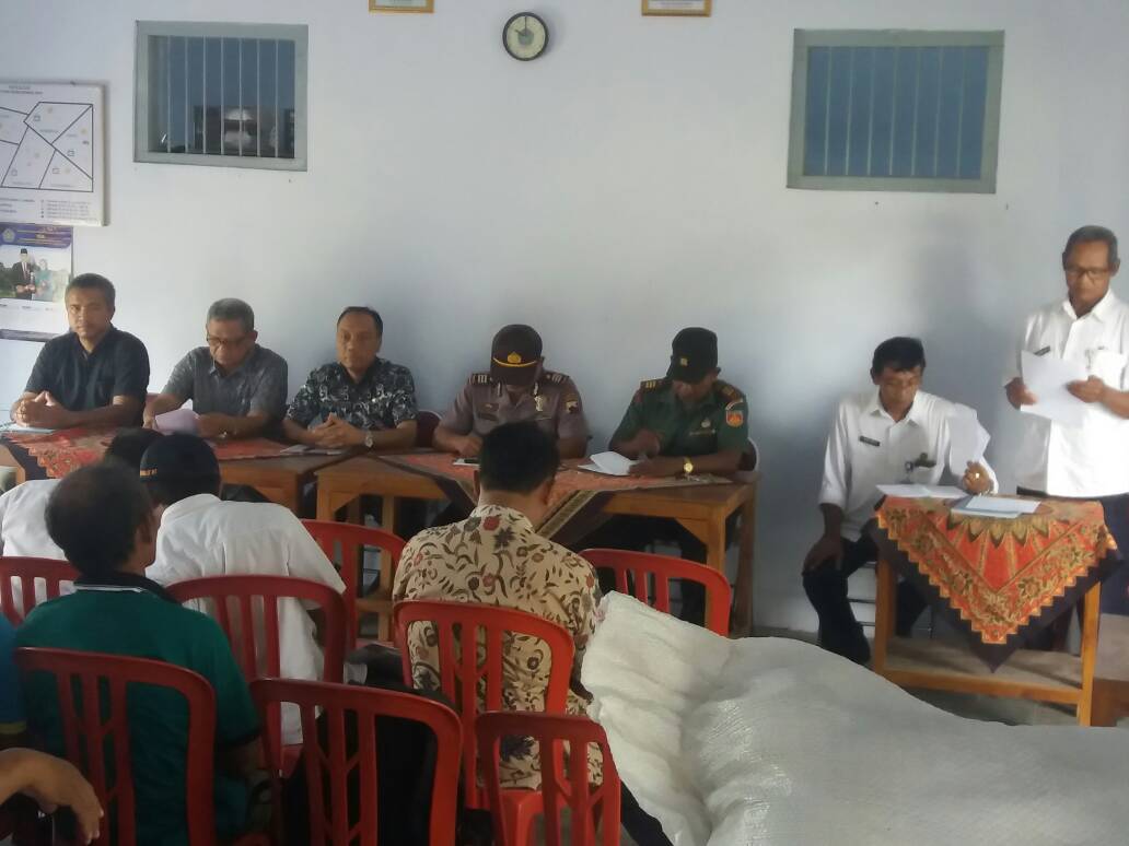 dpusdatarujtg's tweet photo. Sosialisasi pembangunan embung alastuwo kab karanganyar di balai desa wonolopo kec.tasikmadu
#program1000embung @ganjarpranowo
#nabungair https://t.co/L2bPc0OZTf