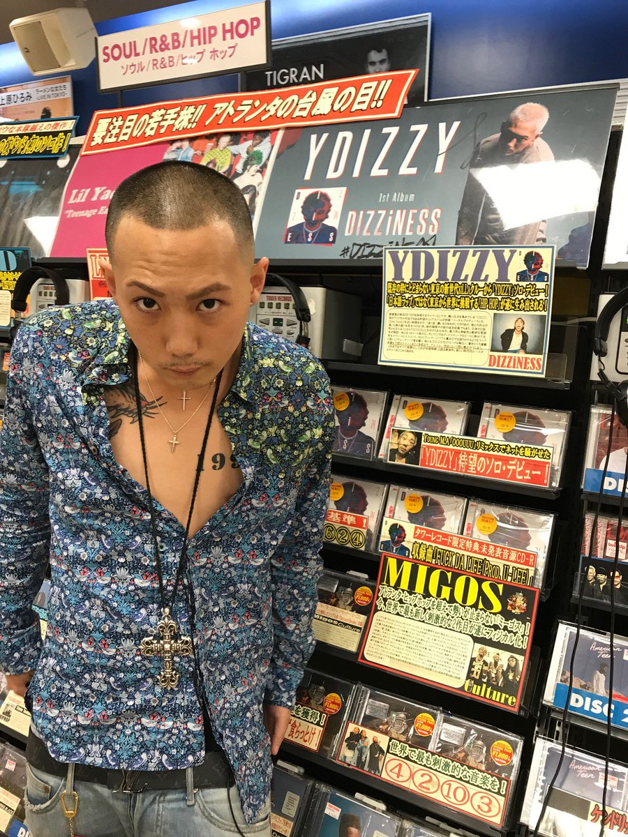 TOWER_Shinjuku's tweet photo. 【#9F_HIPHOP/#YDIZZY】本日、デビュー作『DIZZiNESS』をリリースされたYDIZZY（ディジー）さんがご来店！ 9F洋楽HIP HOPコーナーの展開場所にもサインをいただきました～！ #DIZZiNES https://t.co/h8KaARD08o