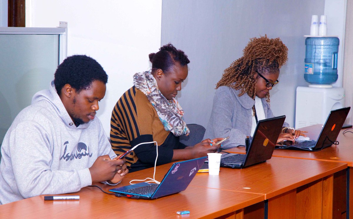 dx5ve's tweet photo. Currently ongoing is our Twitter party #AskDrGameli #AfrSS2017  @BRIGHTZEED 
Photo caption: te https://t.co/BGZWHre8g8