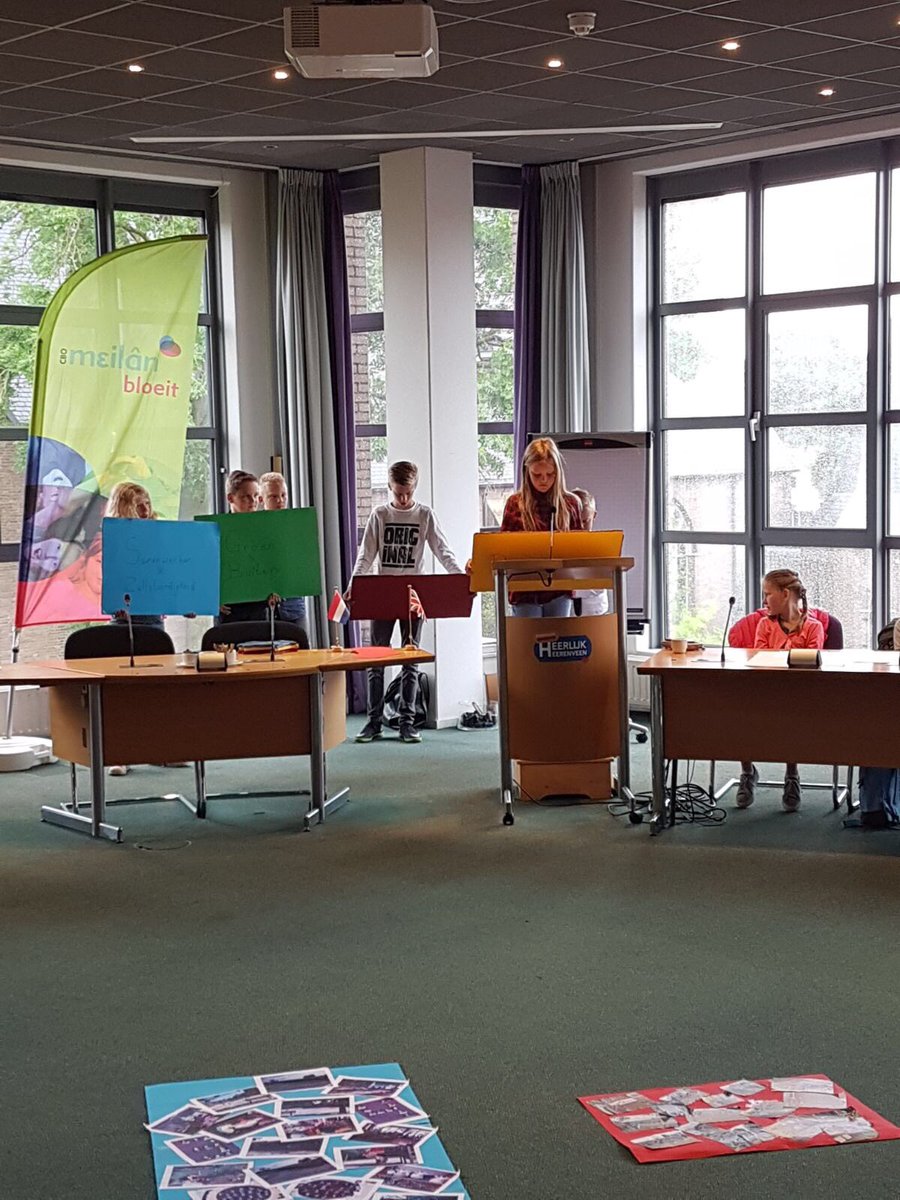 It_Twaspan's tweet photo. Leerlingenparlement @cbo_meilan @Heerenveen @gemeenteDFM #elkaarlerenkennen #verbinding #presentatie https://t.co/4dDnlmd8Mi