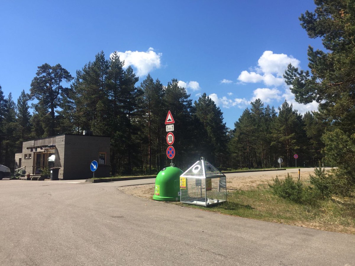 Dalīto atkritumu konteineri nu arī Kolkasragā#tūrisma sezona var sākties