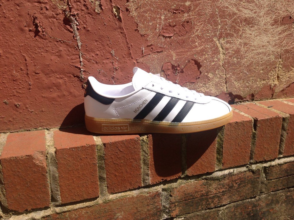 Supervivencia esclavo construir Found. on Twitter: "#adidas munchen in white leather. Full size range  available https://t.co/YbnVMlAOFy" / Twitter