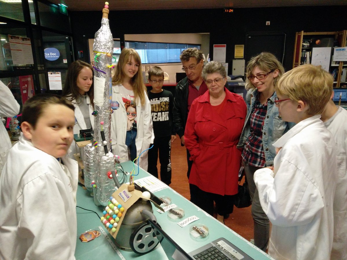 Elmerlickamul's tweet photo. @monnetdirect des parents de @jeanmonnet en visite @forum_sciences #Mouzomul https://t.co/387Ecqkbhi