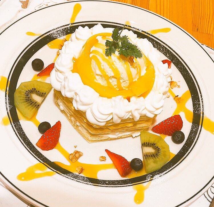 Gram岡山天満屋店 今晩は 夏メニューにトッピングして自分だけの特別なパンケーキにしてみてはいかがですか キウイ ミックスベリー バニラアイスをトッピングしております パンケーキの中にもたっぷりキウイを入れております フルーツたっぷり Gram岡山天満屋店 今晩は 夏メニューにトッピングして自分だけの特別なパンケーキにしてみてはいかがですか キウイ ミックスベリー バニラアイスをトッピングしております パンケーキの中にもたっぷりキウイを入れております フルーツたっぷり