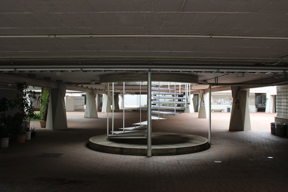 濱田研吾 Pa Twitter 武蔵野美術大学 美術館 図書館で 芦原義信建築 アーカイブ展 モダニズムにかけた夢 鑑賞 展示もよかったけど 武蔵美のキャンパスは 1960年代に芦原義信が手がけた校舎がまだまだ現役 生きた建築を体感できるのがすばらしい こんなモダーンな