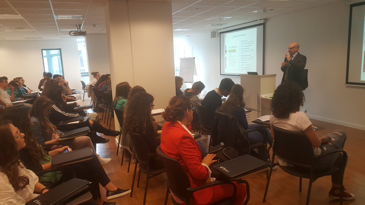 ascuoladioc's tweet photo. I team vincitori #ASOC1617 in visita alla @EU_Commission approfondiscono come lavorare in Europa con @EURESjob. https://t.co/BKDrJNeHly