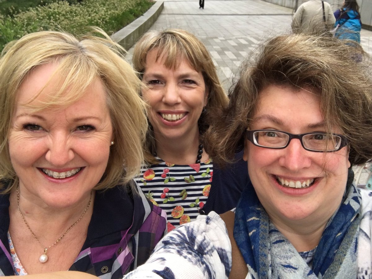 HenlowWI's tweet photo. Waiting to go in selfie #stillwindy #WI_AM2017 https://t.co/55UjEfxVMf