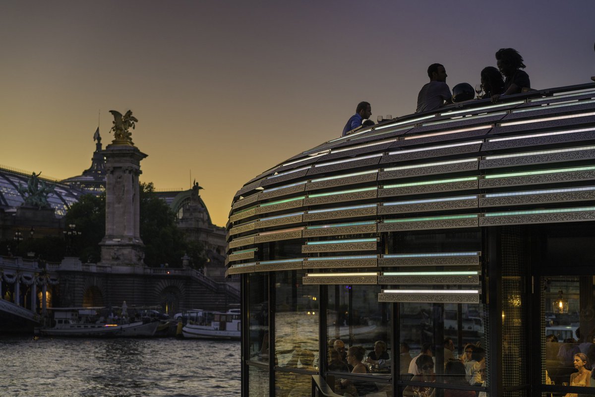 ParisCVB's tweet image. DID YOU KNOW? #RivesDeSeine are now pedestrianized! Step off the beaten track for you next #event with those spots: bit.ly/2qE6oPv