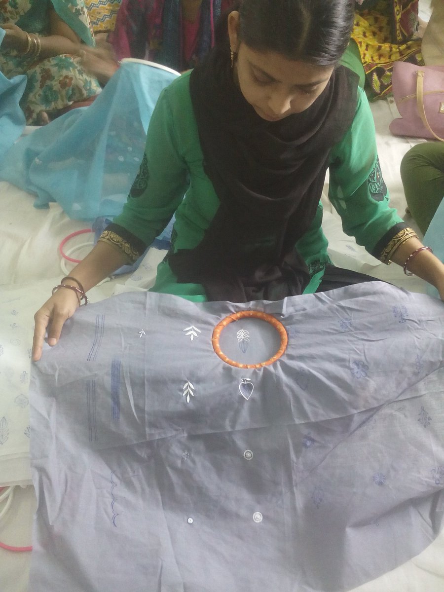 HCSSC_INDIA's tweet photo. #ToT at #Lucknow for #traditional hand #embroiderers – #HCSSC #SkillIndia https://t.co/fiYUDMHyyK